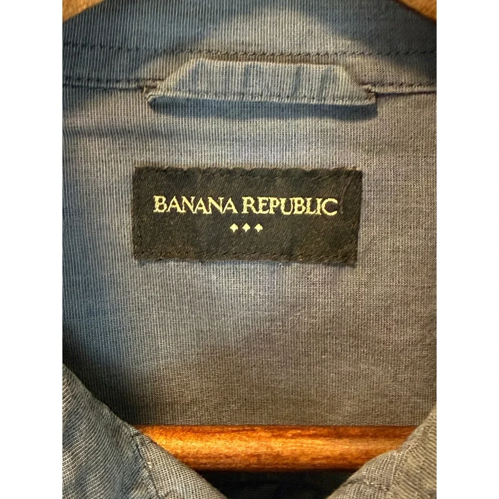 Banana‎ Republic Blue Smoke 100% Cotton Mobius Campo Button Up Shirt size Small